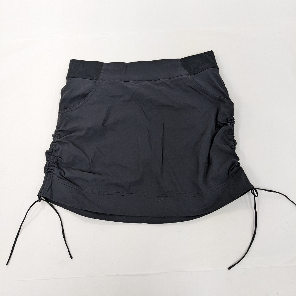 Columbia Black sport skort medium with ties   [219]